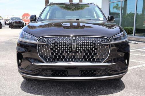 Infinite Black Metallic Clearcoat 2026 Lincoln Aviator Premiere