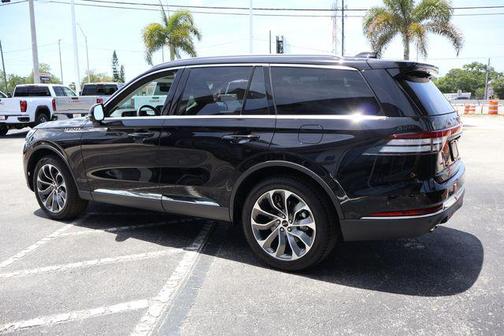 Infinite Black Metallic Clearcoat 2026 Lincoln Aviator Premiere