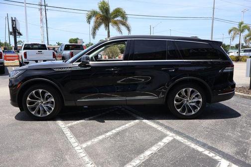 Infinite Black Metallic Clearcoat 2026 Lincoln Aviator Premiere