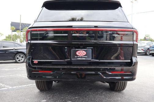 Infinite Black Metallic Clearcoat 2026 Lincoln Navigator Premiere