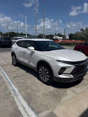 Iridescent Pearl Tricoat 2024 Chevrolet Blazer Premier