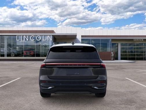 Infinite Black Metallic Clearcoat 2026 Lincoln Nautilus Premiere