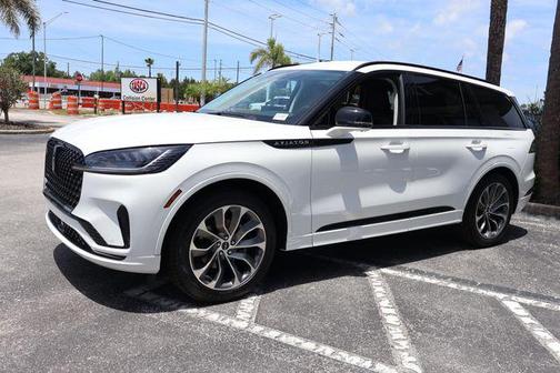 Pristine White Metallic Tri-Coat 2026 Lincoln Aviator Premiere