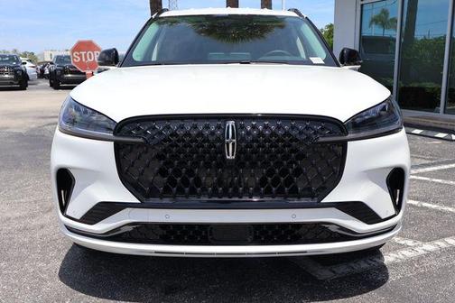 Pristine White Metallic Tri-Coat 2026 Lincoln Aviator Premiere