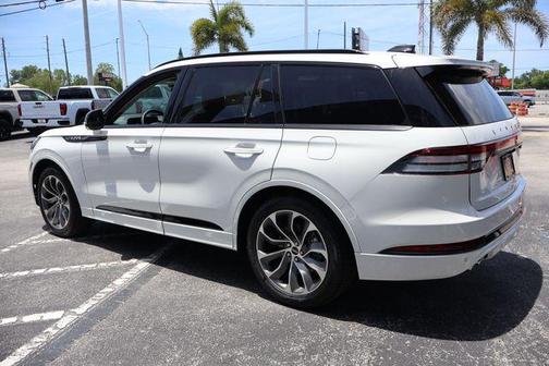 Pristine White Metallic Tri-Coat 2026 Lincoln Aviator Premiere