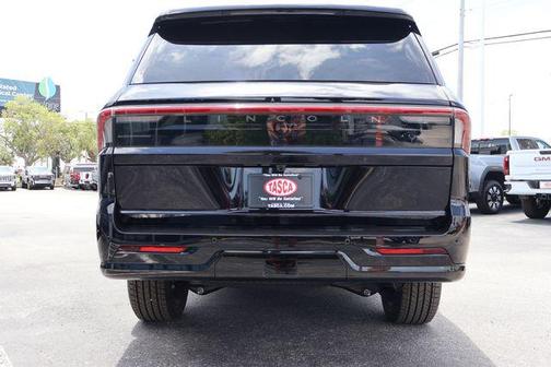 Infinite Black Metallic Clearcoat 2026 Lincoln Navigator Reserve