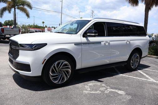 Pristine White Metallic Tri-Coat 2026 Lincoln Navigator Premiere