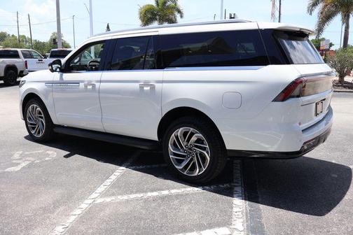 Pristine White Metallic Tri-Coat 2026 Lincoln Navigator Premiere