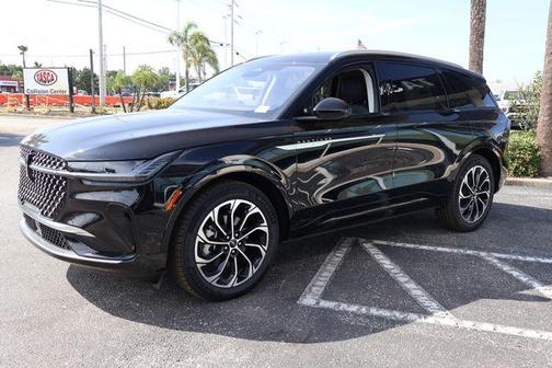 Infinite Black Metallic Clearcoat 2026 Lincoln Nautilus Reserve