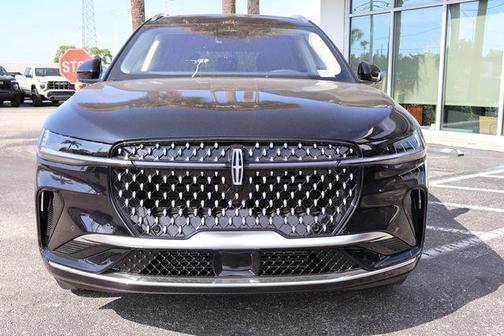 Infinite Black Metallic Clearcoat 2026 Lincoln Nautilus Reserve