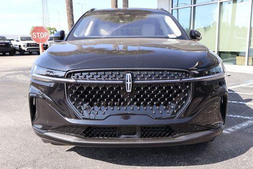 Infinite Black Metallic Clearcoat 2026 Lincoln Nautilus Reserve