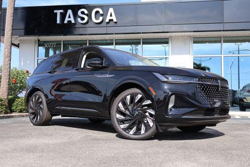Infinite Black Metallic Clearcoat 2026 Lincoln Nautilus Reserve