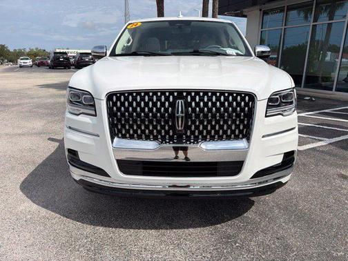 Pristine White Metallic Tri-Coat 2024 Lincoln Navigator Black Label