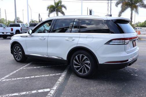 Pristine White Metallic Tri-Coat 2026 Lincoln Aviator Premiere