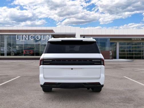 Pristine White Metallic Tri-Coat 2025 Lincoln Navigator Reserve