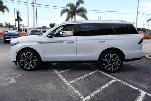 Pristine White Metallic Tri-Coat 2026 Lincoln Navigator Reserve