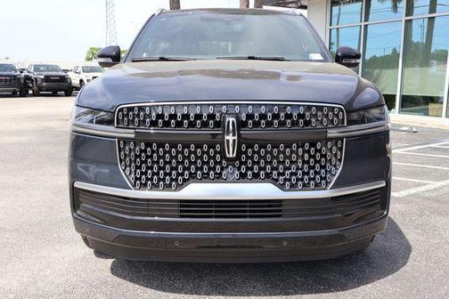 Flight Blue Metallic Clearcoat 2026 Lincoln Navigator Reserve