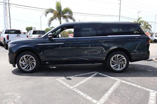 Flight Blue Metallic Clearcoat 2026 Lincoln Navigator Reserve