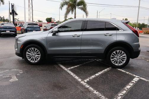 Argent Silver Metallic 2024 Cadillac XT4 Luxury