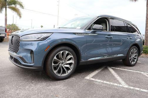 Whisper Blue Metallic Clearcoat 2026 Lincoln Aviator Premiere