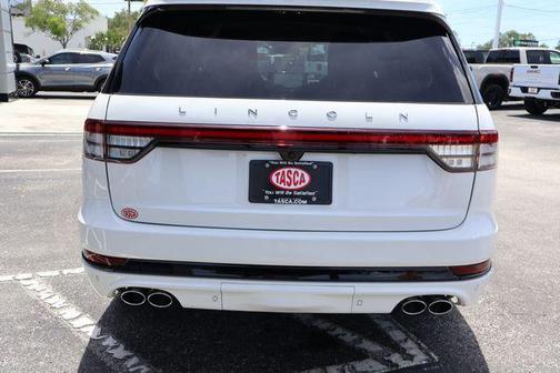 Pristine White Metallic Tri-Coat 2026 Lincoln Aviator Premiere