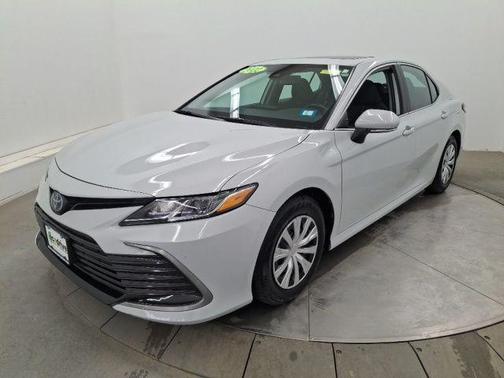 2022 Toyota Camry Hybrid LE