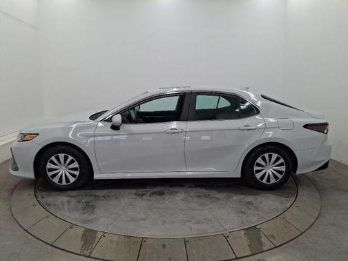 2022 Toyota Camry Hybrid LE