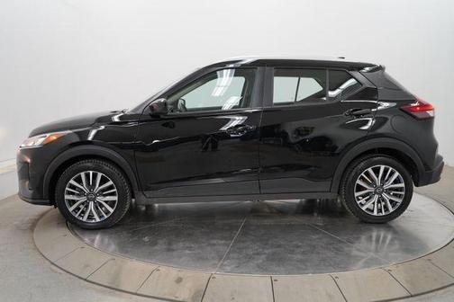 Super Black 2024 Nissan Kicks SV