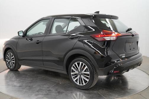 Super Black 2024 Nissan Kicks SV