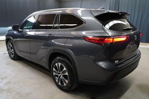 Magnetic Gray Metallic 2021 Toyota Highlander XLE