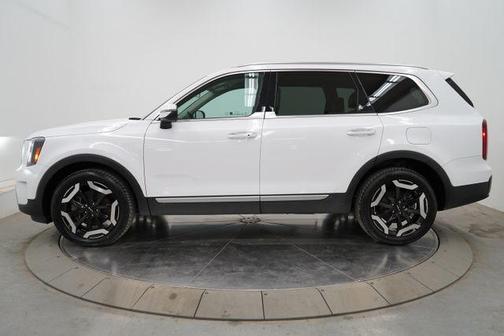 Glacial White Pearl 2023 Kia Telluride S