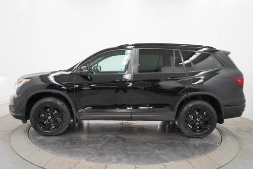Crystal Black Pearl 2022 Honda Pilot TrailSport