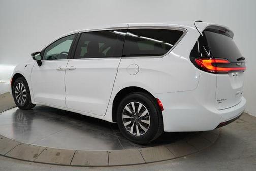 Bright White Clearcoat 2024 Chrysler Pacifica Hybrid Select