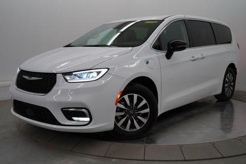 Bright White Clearcoat 2024 Chrysler Pacifica Hybrid Select