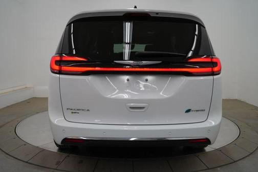 Bright White Clearcoat 2024 Chrysler Pacifica Hybrid Select
