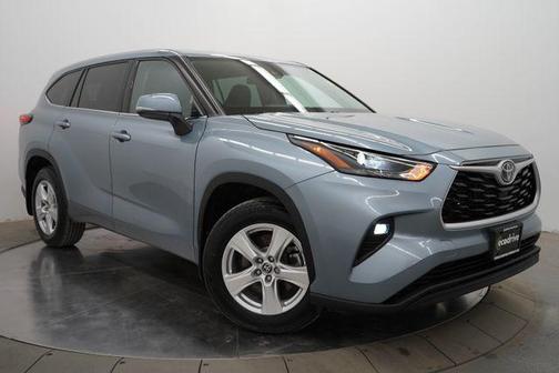 Moon Dust 2022 Toyota Highlander LE