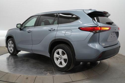 Moon Dust 2022 Toyota Highlander LE
