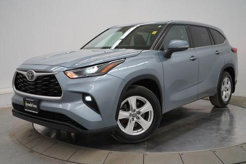 Moon Dust 2022 Toyota Highlander LE