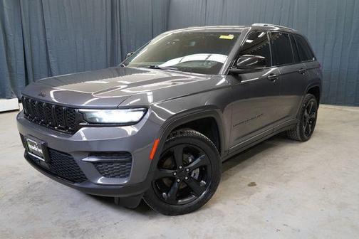 Metallic 2022 Jeep Grand Cherokee Altitude