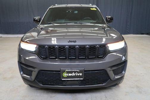 Metallic 2022 Jeep Grand Cherokee Altitude