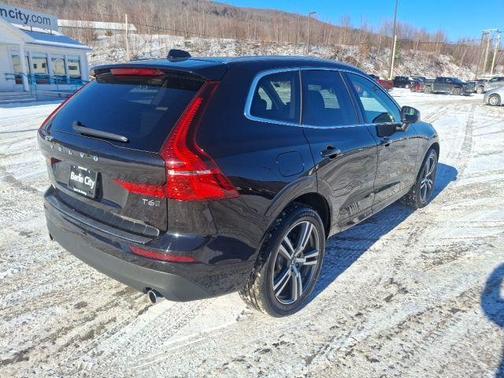 2021 Volvo XC60 T6 Momentum