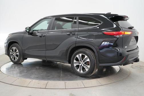 Midnight Black Metallic 2023 Toyota Highlander XLE