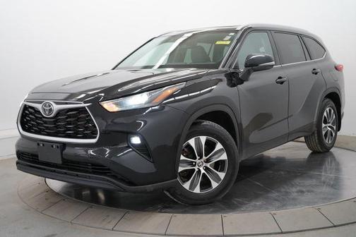 Midnight Black Metallic 2023 Toyota Highlander XLE