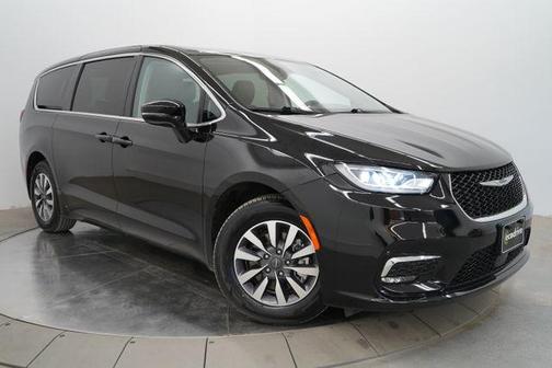 Diamond Black 2024 Chrysler Pacifica Hybrid Select