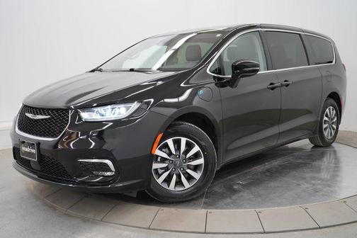 Diamond Black 2024 Chrysler Pacifica Hybrid Select
