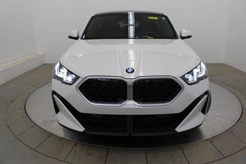 White Metallic 2025 BMW X2 xDrive28i