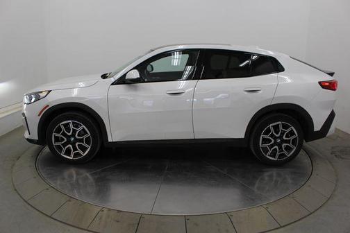 White Metallic 2025 BMW X2 xDrive28i