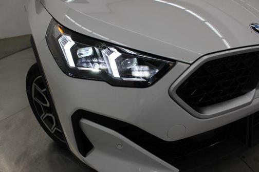 White Metallic 2025 BMW X2 xDrive28i