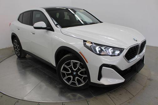 White Metallic 2025 BMW X2 xDrive28i