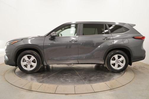 Magnetic Gray Metallic 2025 Toyota Highlander LE